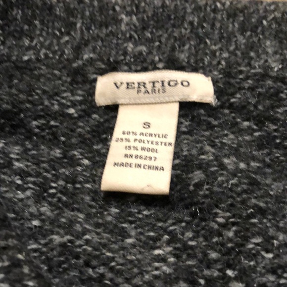 Cozy Stylish Sweater Sm - Picture 6 of 6